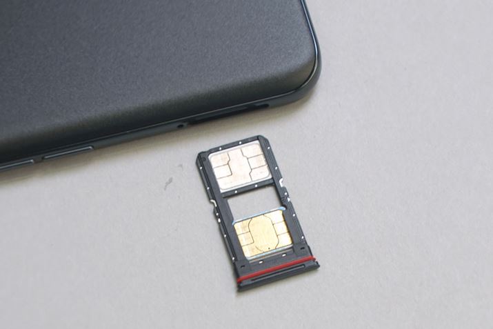 2nanoSIMJ[hXbgقAeSIMɂΉĂ