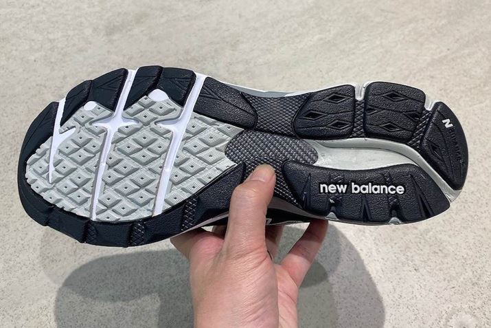 o[̃AEg\[ɂ́AʓIɍazĂA̓tLVuɃT|[g