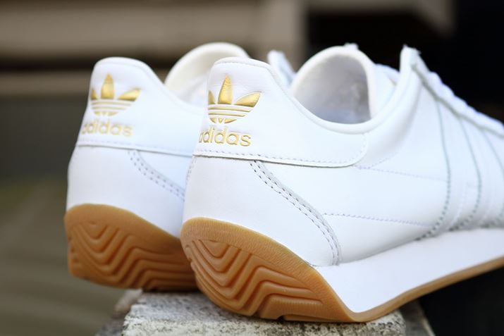 yʐ^ォ1`2ځz猩ƁAVGbg̃X}[gŵł yʐ^ォ3`4ځzX}[gȃVGbgȏɈۓIȂ̂wʁBオAEg\[̌`ƃgtHCSAgĂ܂