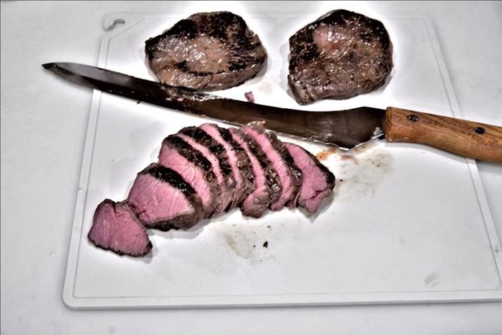 ЂƒʂAHނ̃Jbgɂ͓ɖ肠܂