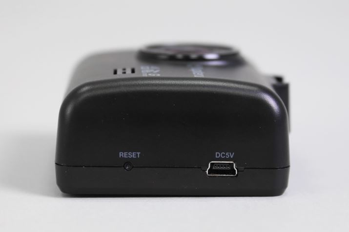 uY-4Kv{̂̑ʂɂ́AmicroSDJ[hXbgdR[h̐ڑ|[gimicroUSBjAZbg{^Ă܂