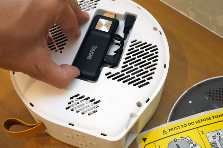 BenQuGV30vɂWi-FiAndroid TVΉXeBbN^foCXtBKdOɁA{̃Jo[ŊJ➑̓ɃZbgĂ