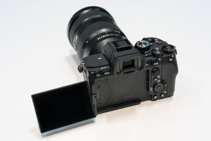 u7 IIIvł̓`gtj^[́AJ̃oAOɕύXɂȂBD݂̕Ƃ낾ABesȂoAÔق֗Ȃ̂͊ԈႢȂB܂Atʂ3:c2\ɂȂ̂ύX_