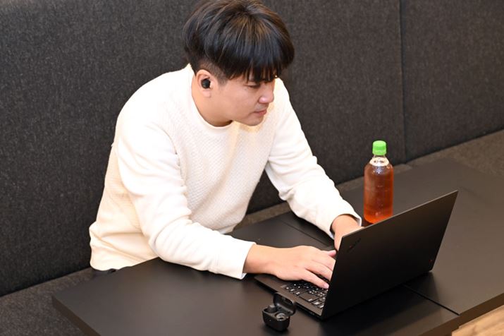 CzЎŎgpłuCX Plus True WirelessvȂAЕgpɂЕ[dP[XɎ߂ď[dƂgłA蒷ԗp邱Ƃł