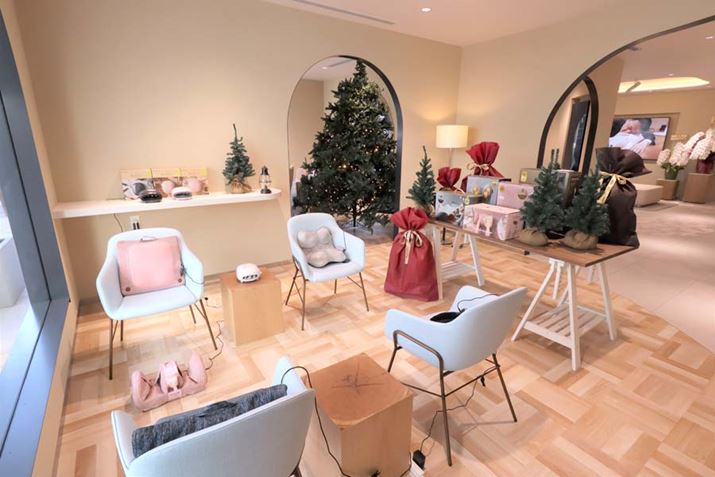 hƂ΃}bT[WNbVB2ԐlC̃nhPAƂƂɁAĎ܂