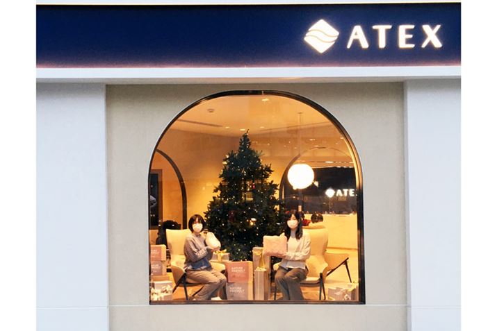 ʂɖʂ傫ȃV[EBhE̓CX^X|bgɂȂ܂B̎͑傫ȃNX}Xc[ĂāAʐ^f܂