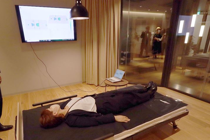 }bgX̏ɕ~ZT[V[gɐQ]ԂƁÄA^Cɕ\܂