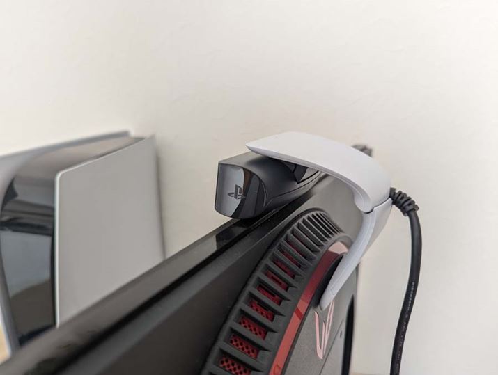 ݍނ悤ɃerfBXvC̏㕔ɐݒu܂