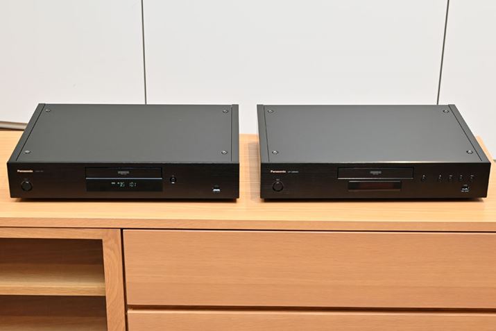 ZR1AEUB9000Bق4KfB[Kƍ킹邽߁Atgv[[ñ{^ނȂȂAfBXvC^Ă邪ATCYUB9000Ƃ܂