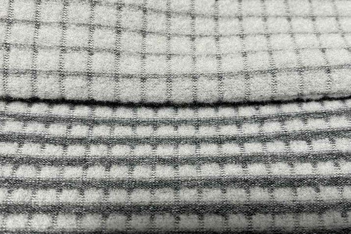 jOɗC󂯂₷Ogiʐ^j́A傫Ȋiqt[Xŕۉ͂AbvĂA₷giʐ^j́AȊiqt[X̗p邱ƂŒʋCコĂ