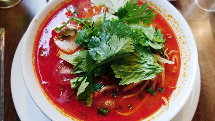 ԂX[v̂ɕׂꂽpN`[BȂʓxグĂۂŁAF̊֌WAX[vƃpN`[ƂɃrrbhȐF