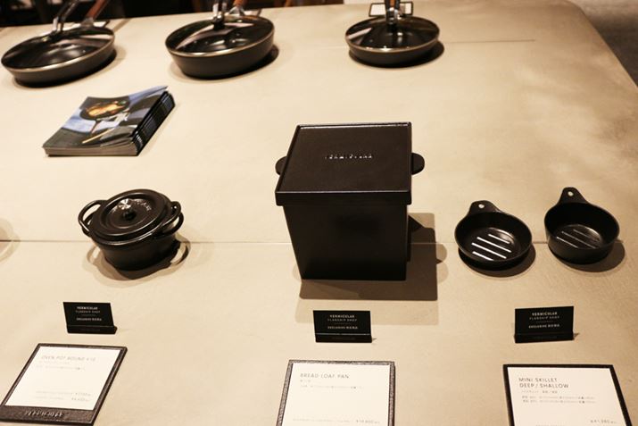 10cm12cm̏ȓ^̃I[oAHp^A~jXLbgȂǂǍ^{݌菤iƂėpӂĂ܂