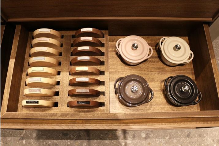 ~i}Olbg gxbgj́ÃTCYɍ킹đIׂ悤4ށi14cm/18cm/22cm/26cmpjCAbvBz[[Ɠ8F̃Sv[gtĂ܂Bi14cmp3,850~A18cmp5,500~A22cmp6,600~A26cmp7,700~