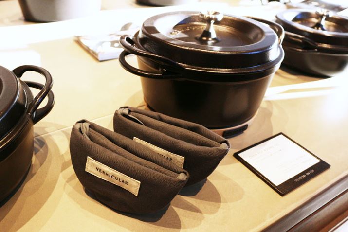 ƃt^̗Ɏ̂o[~Lɂ́Ap̓݁iI[KjbNRbg |bgz_[j֗Bx[WAO[AO[3FWJŁAi͍E2Zbg4,400~ƂȂĂ܂