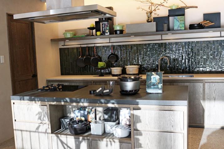 t̃fXg[VLb`BKX΂IH̗̃RpӂĂ܂