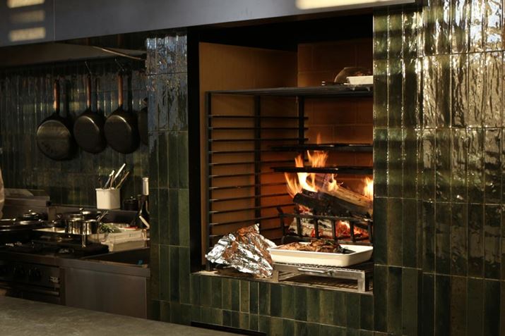 Lb`ɂ͓̐dqݒuBo[~Lił藿ƁAd΂ŎdグfBi[^CɗpӂĂ܂