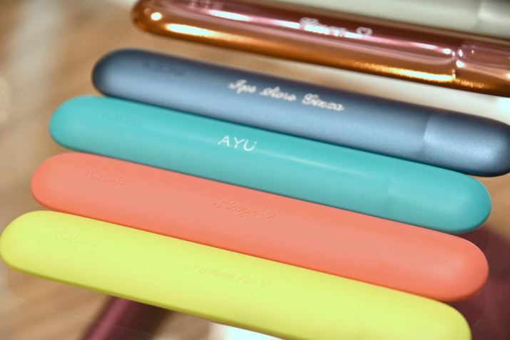 ̃TvB̐FuȂvɂƁAuhAJo[vɂĂ͐F͂̂܂܂ɁÂ݂܂BۂŁA\ʂ̐FāAfނ̐FoĂ܂uhAJo[v̂Œ