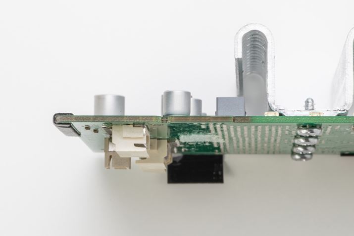 M̉Ƀp[AvĂAXs[J[^[~iƒ݌vB܂ATuE[n[p̃CXHDMIfW^Av𗣂ƂŁAmCYɂ銱ጸBfW^Av2ch̋쓮ƂĂ