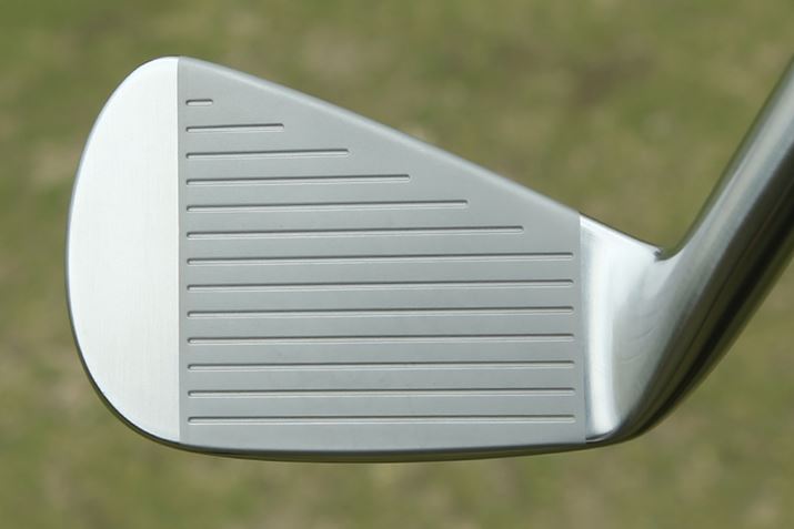 ^OXeȂǂ؎gĂȂAŜ݂̃tH[WhwbhBłŊ悭邽߂ɓbL̗pBו܂œ˂l߂Đ݌vĂA~YmȂł͂̎dlł