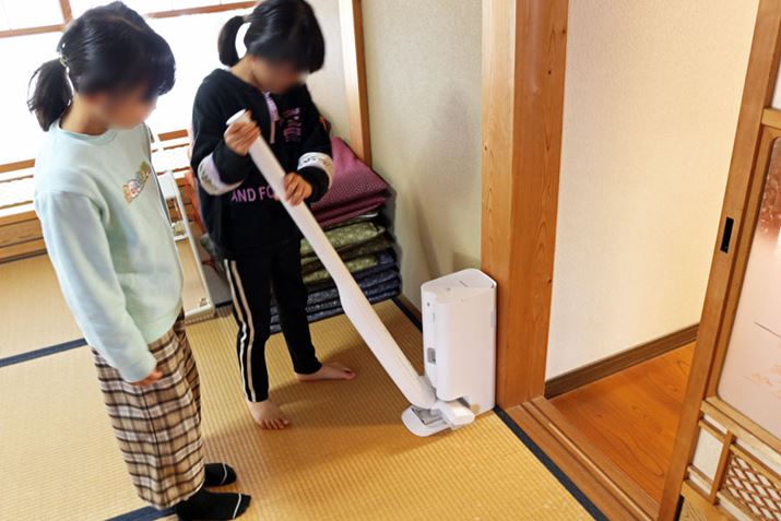 ŏAN[hbN͋qԂɐݒuĂ̂ŁA̎ʐ^͂܂łƐݒuꏊႢ܂AÂqN[hbN|@{̂oA߂̌ς݁B|@̂Ɠ悤Ƀwbhׂ点ȂN[hbNɖ߂΂̂ŁAqǂłȂłႢ܂