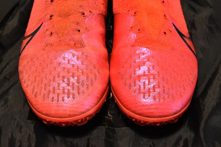 rtHAAEAt^[B̃gV[́AgD̐lHvɃjbggݍ킳ꂽj[NȐ݌vŁÃjbgɉꂪtĂA̎؂ꂽ