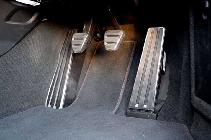 ANZy_͓`IȃIKB@ׂȃXbgRg[₷Aʂ̃GW̊Ô𖡂킢s܂Bu[Ly_̍^b`̂悳́A|VFȊȎSԂɐ^Ăق{