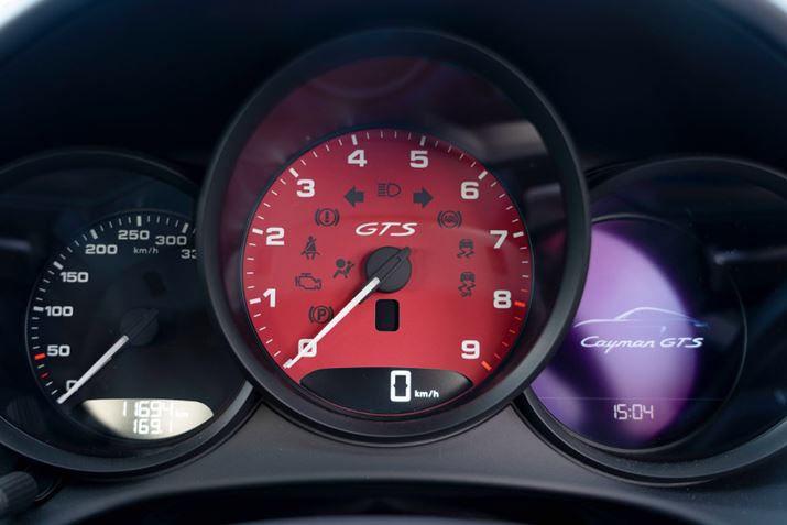 ɒ^R[^[̔zuȂǁA|VF̓`ɊÂfUCBt͍ŏƂăAiOvdȂǁAÓTIȃN}D̚nD悭z܂