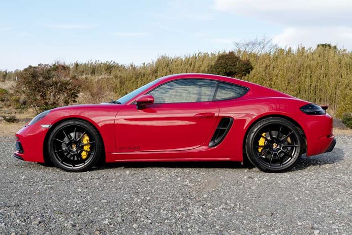 sAȆ^GACe[NɋC𓱂߂̃fUC{ꂽhABOt[hhA̓A~B^CTCÝAtgF235/35ZR20AAF265/35ZR20łAsXnł̏Sn͑OɉKł