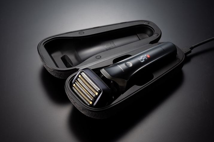 ŏʃfuES-LS9AXvɂ̂ݕtuUSB[dP[XvBP[XɂUSB Type-C̒[qڂĂA{̂ꂽ܂܏[dłBo◷sȂǂŎ^񂾍ۂɁA킴킴{̂oɏ[dł̂͂肪