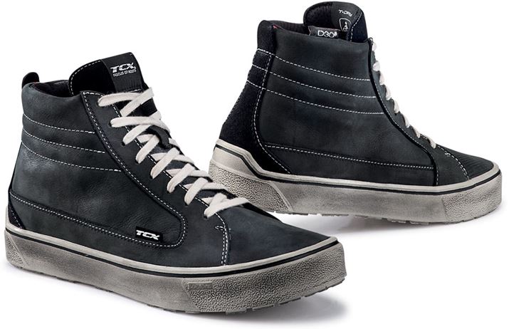 kobNtBjbVɂăre[Wȕ͋CɎdグĂBubNiʐ^̂́jƃuE2FWJŁAi21,890~iōj