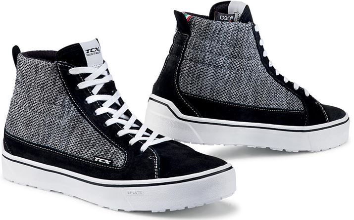 {vXG[hƃbVnAbp[ɍ̗pAʋC߂uXg[g3 AirvCAbvĂBveNVT-DRYhuƂ@\́uXg[g3 WaterproofvƓlBO[iʐ^̂́jƃubN2FpӂĂAi21,890~iōj