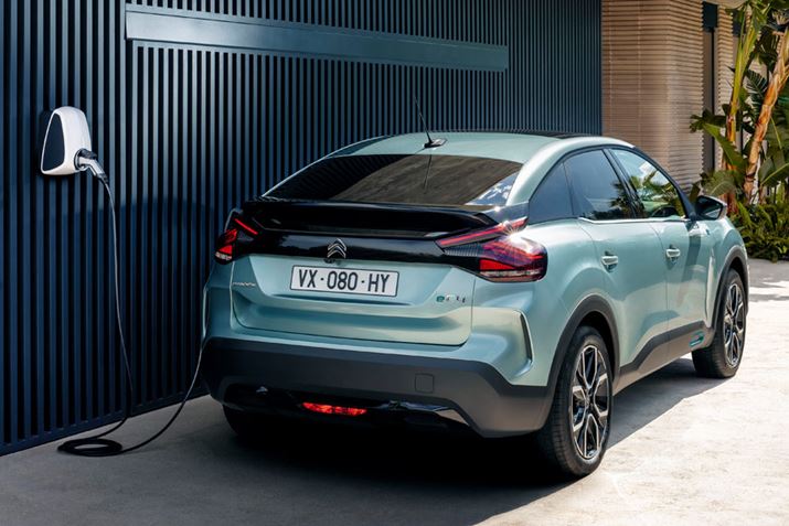 VgGuC4vuE-C4 ELECTRICvtf`FWA2022N122̔JnB{ɂ́A1.2L 3K\^[{GWA1.5L4^[{fB[[GWABEV3ނ̃p[gCCAbvBڂ́ARZvgJ[uCITROEN CXPERIENCEvɃCXpCAꂽGNXeAAuPHCivObVuEnCh\bNENbVjvɂ炩ȏSnȂǂ