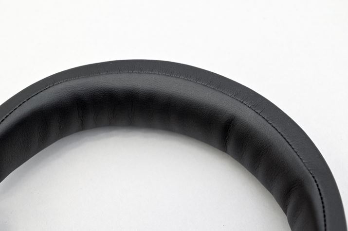 {͖̂382gƂȂȂ̏dʋAd܂芴Ȃ悤Ƀwbhoh̃NbVƍ荞܂Ă̂D