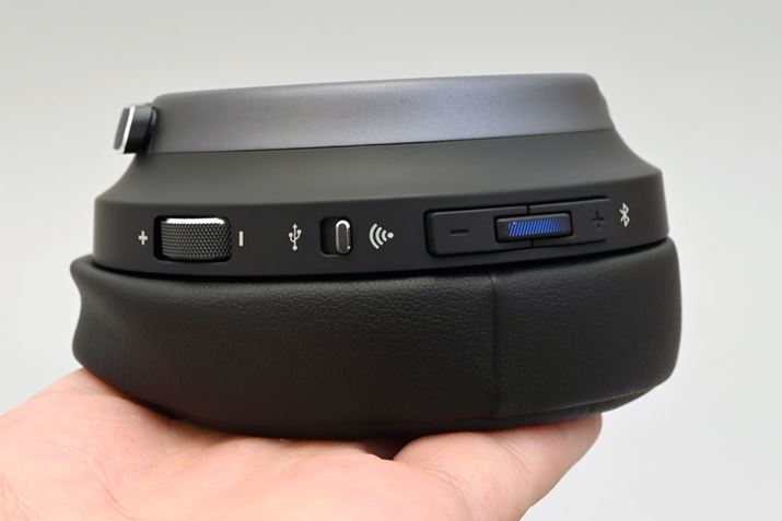 nׂ͂ĉEɏW񂳂ĂBȂ݂ɁABluetooth̓}`t@NV{^ŋNAŃyAOłB1vbVōĐ/~A2vbVŊyȑA3vbVŊyȖ߂ƂyĐRg[\