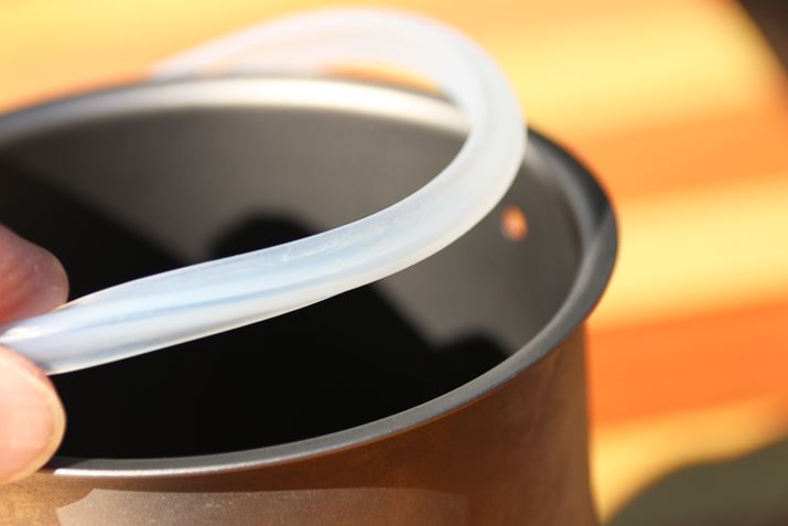 Ci[|bg̏㕔ɂ̓VR̃pbLĂAt^̌Ԃ琅CR̂h܂