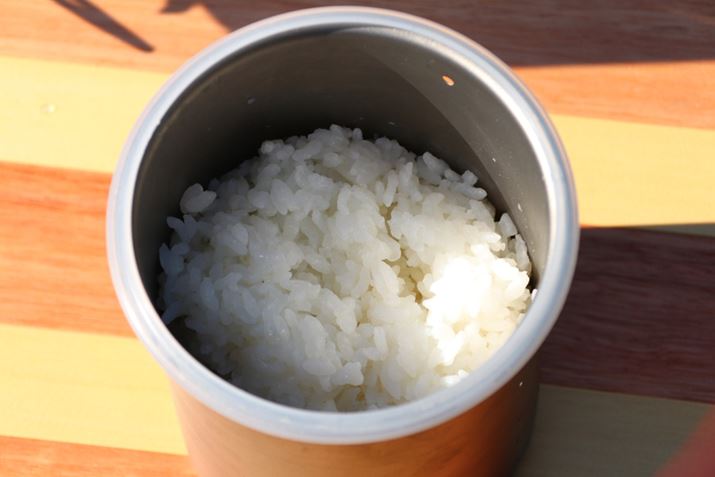 Aߒ͂ꂽCi[|bgAE^[|bgɃZbg