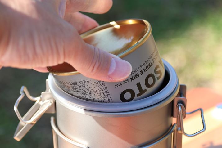 AE^[|bgƃCi[|bgd˂ēꂽԂŁANbJ[ɂ105gODʂƃVOo[i[[邱Ƃł܂B܂Ƃ߂̂́A肪