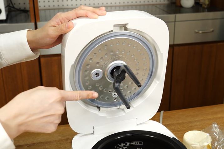 ɓ2{̃A[u܂XeBbNv𑕔ĂAuςvu䥂łvuቷv̂قA@\puu߂vuvȂǂɂΉ܂BȂ݂ɃzbgNbŃu܂ZjbgvƂ͈قȂA܂肽܂܂BVvȃXeBbNȂ̂ŁAO򂪃X[Ył