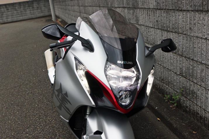 tgtFCX̃fUC]̃C[WpĂÂmlȂЂƖڂŃnuTƂ킩BGACe[N̕ɃANZgJ[{ꂽ̂V