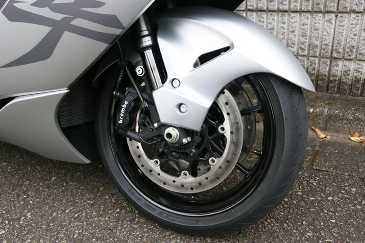 tgtH[ÑCi[`[uɂ̓_ChCNJ[{iDLCjR[eBO{AHʒǏ]Bu[LLp[͗pX|XɂuBrembo Stylemav̗pAu[LfBXN320mmɑa