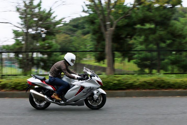 gN͑A傫߂ɃANZJ΂܂킦邪A葖ĂXgXȂGW