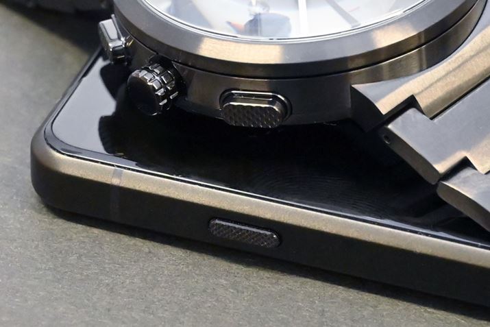 XgbvEHb`{^́uXperia 1 IIIṽVb^[{^ƓNX[bg͗l