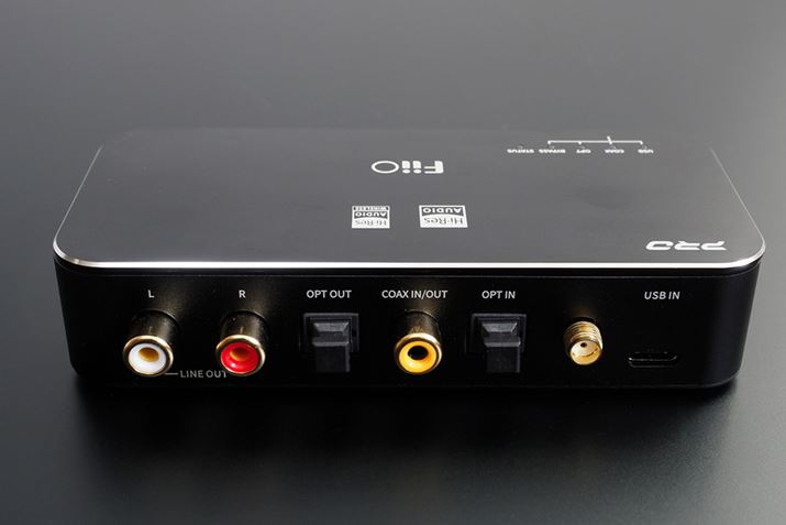 Aplɂ͍RCAs[q̃AiOóAfW^óAfW^óAfW^́ABluetoothAei[qAUSB-Cd/fW^͒[q