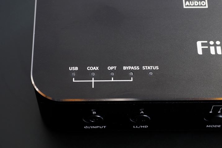 o͋@̐ڑUSBAAIׂBBluetoothMɂ͐͂邪A2䓯ڑ܂ł͉\