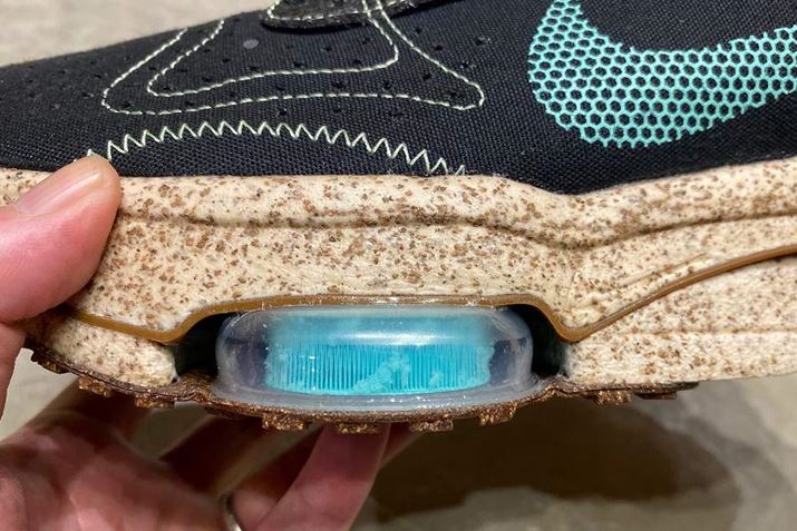 ~bh\[̑Oɂ́A2́uY[ GA |bhv𑕔ANbVƃGlM[^[コĂ܂