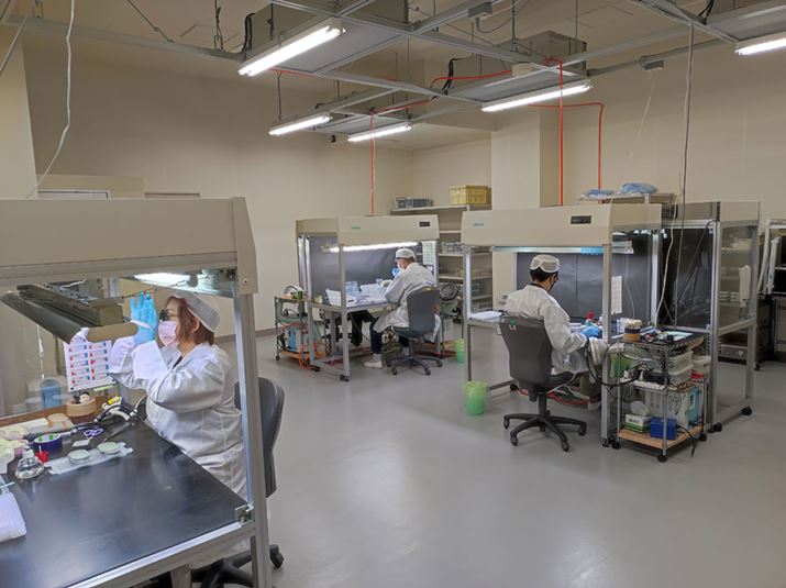 ʌɂSTAX{Ђ̃N[[BuSR-X9000v̑gݗĂׂ͂ĂōsĂ