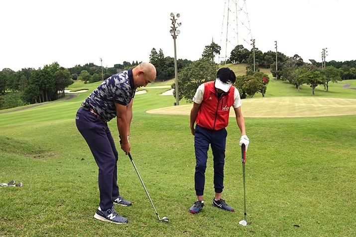 us̈ʒuƃCɉāA2ނ̑IƂƂo܂傤viɒOvj