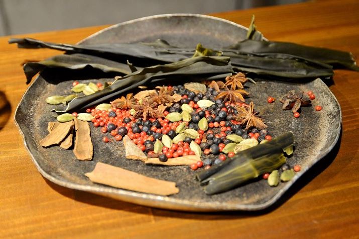 W̐HŎgp{^jJ1BAWjp[x[ł