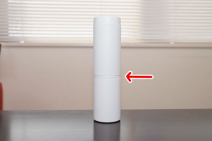 ���Ă̒ʂ�A������2�i�ɕ�����Ă��āc�c