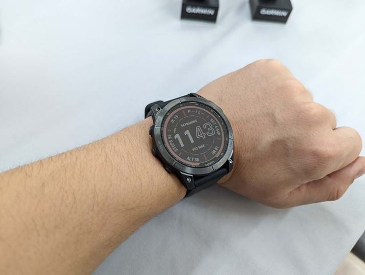 ufenix 7vrɒpBj̎ɂ͂傤ǂfBXvCƃP[X̃TCYłBł΁AЂƉ菬ufenix 7SvA񂪑j́ufenix 7XvTCYIɓKĂł